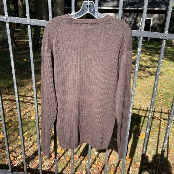 BANANA REPUBLIC Merino Wool crew neck sweater in brown - Picture 2 of 3